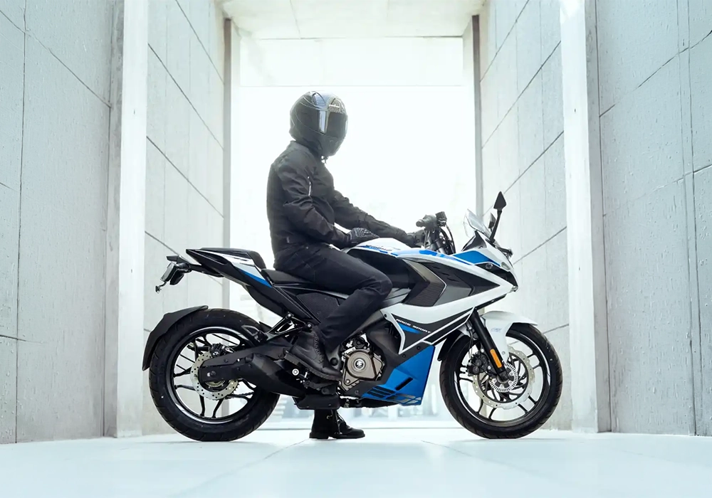 Varun Bajaj Pulsar RS200