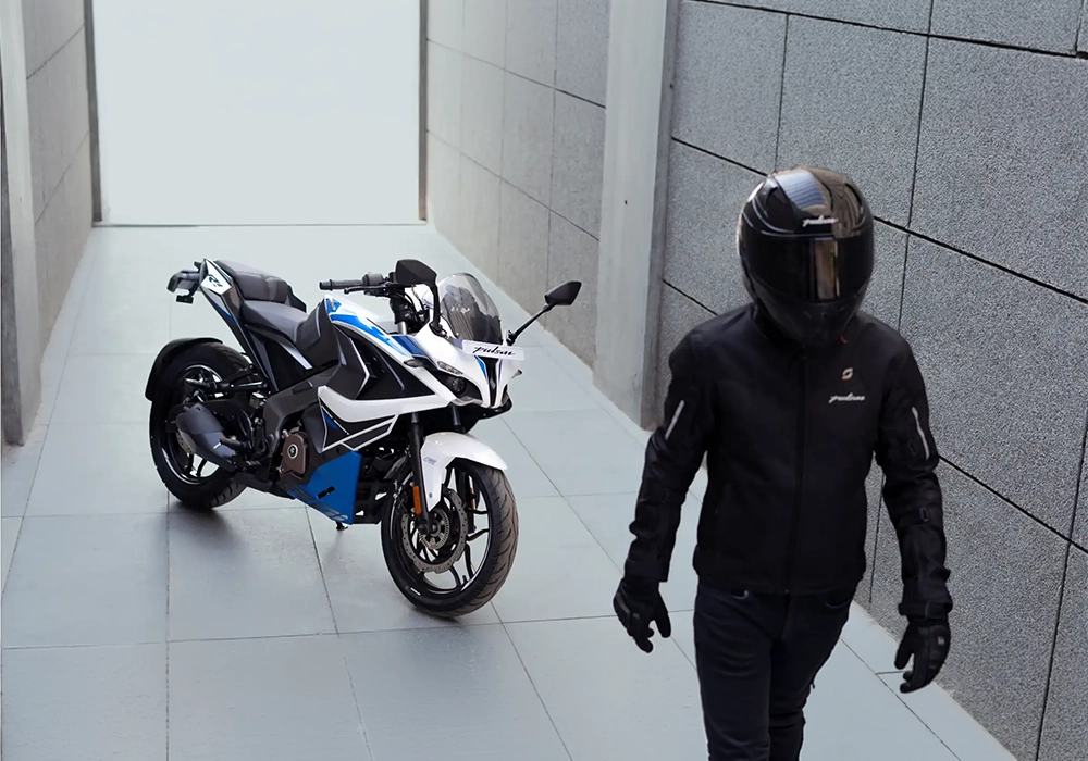 Varun Bajaj Pulsar RS200